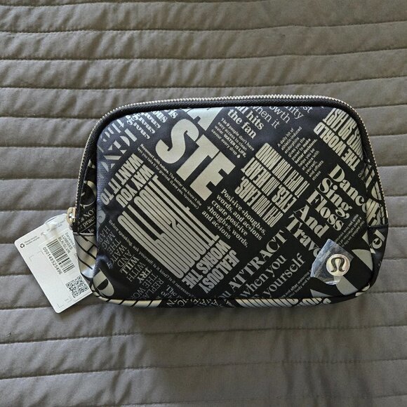 NWT Lululemon Everywhere belt bag 1L -  Manifesto - Picture 3 of 5